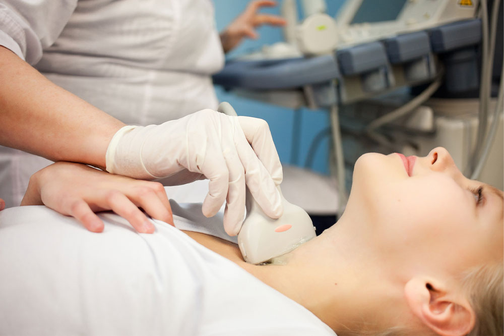 Thyroid Cancer – Warning Signs, Risks, and Diagnosis