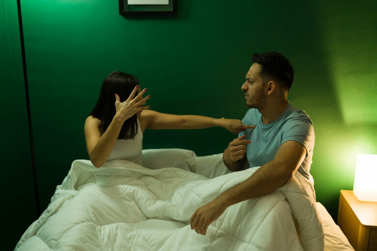 8 warning signs one’s partner might be cheating